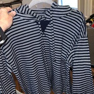 Hollister pull over hoodie xs